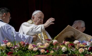 Πάσχα των Καθολικών: Ο πάπας Φραγκίσκος είπε και στα ελληνικά «Χριστός Ανέστη!»