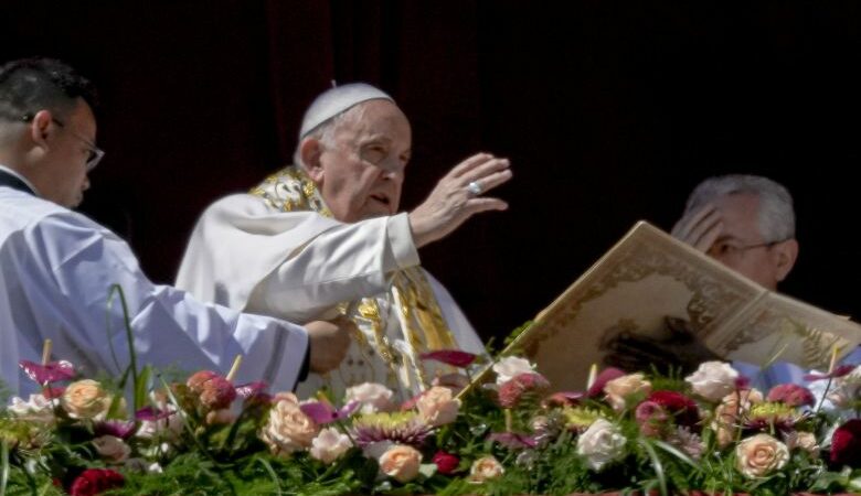 Πάσχα των Καθολικών: Ο πάπας Φραγκίσκος είπε και στα ελληνικά «Χριστός Ανέστη!»