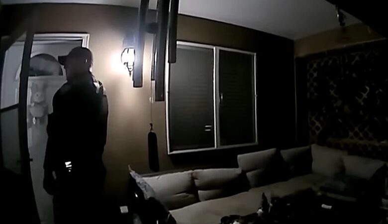 Αδιανόητο περιστατικό στις ΗΠΑ: Αστυνομικοί πήγαν σε λάθος σπίτι και σκότωσαν τον ιδιοκτήτη του – Δείτε βίντεο