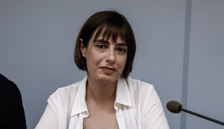 Ράνια Σβίγκου: Ούτε δεμένος δεν έρχεται σε debate ο Μητσοτάκης με Τσίπρα