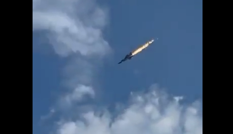 Ρωσία: Μαχητικό αεροσκάφος συνετρίβη φλεγόμενο σε λίμνη – Βίντεο από την πτώση του