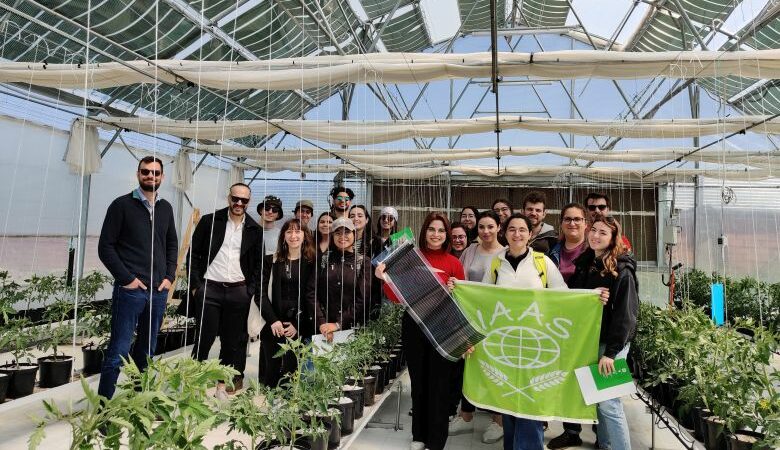 Θεσσαλονίκη: Εντυπωσιάστηκαν ξένοι φοιτητές γεωπονίας από το μοναδικό ενεργειακά αυτόνομο θερμοκήπιο στη Θέρμη