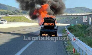 Φθιώτιδα: Πήρε φωτιά αυτοκίνητο με τρεις δημάρχους – «Είμαστε πολύ σκληροί για να πεθάνουμε»
