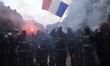 Δεκάδες χιλιάδες Γάλλοι διαδηλώνουν κατά της μεταρρύθμισης του συνταξιοδοτικού