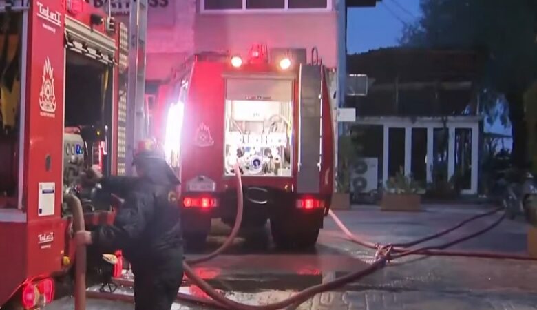 Στάχτη έγινε καφετέρια στην Αρτέμιδα έπειτα από πυρκαγιά