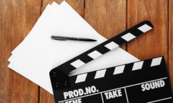 Απεργία στο Χόλιγουντ: Στηρίζουν τους σεναριογράφους οι ηθοποιοί Ελίζαμπεθ Όλσεν και Αμάντα Σάιφρεντ