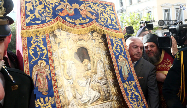 Προσκύνημα στη Μητρόπολη Αθηνών: Η ιστορία της εικόνας της Παναγίας «Άξιoν Εστί» – Πλήθος πιστών στον ναό