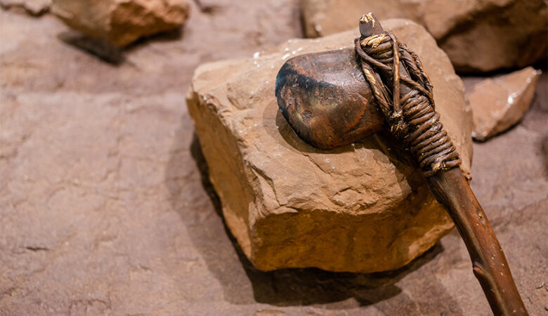 H προέλευση των πρώτων ανθρώπων: Τι δείχνουν εργαλεία που κατασκευάστηκαν πριν 54.000 χρόνια