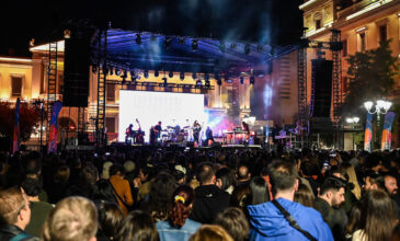 Μάγεψαν το αθηναϊκό κοινό οι Cinematic Orchestra: Η συναυλία στην πλατεία Κοτζιά είχε περίπου 6.000 θεατές