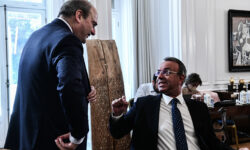 «Υλοποιούμε πολιτικές ακόμα μεγαλύτερης μείωσης της φτώχειας και του κοινωνικού αποκλεισμού», τονίζουν Σταϊκούρας και Χατζηδάκης