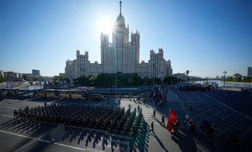 Πούτιν: «Εξαπολύθηκε πραγματικός πόλεμος εναντίον μας» λέει από την Κόκκινη Πλατεία για την Ημέρα της Νίκης
