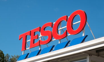Βρετανία: Ο πρόεδρος των σουπερμάρκετ Tesco κατηγορείται για σεξουαλική παρενόχληση από τέσσερις γυναίκες