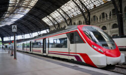 Ισπανία: Η κυβέρνηση μειώνει την τιμή των εισιτηρίων των τρένων για τους νέους