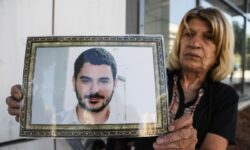 Δολοφονία Μάριου Παπαγεωργίου: Συγκλονίζει η μητέρα του – «Με έχουν απειλήσει – Προσπάθησαν να μπουν στο σπίτι μου»