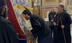 Κιβωτός του Κόσμου: Στη Μητρόπολη Αθηνών για το «Άξιον Εστί» ο πατέρας Αντώνιος