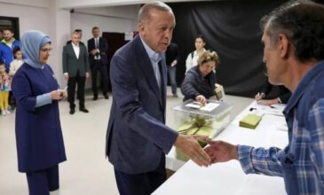 Εκλογές στην Τουρκία: Ο Ερντογάν ψήφισε και ευχήθηκε ένα «επικερδές μέλλον» για την χώρα