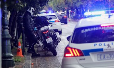 Συνελήφθησαν μετά από καταδίωξη δύο ένοπλοι Αλβανοί που προκάλεσαν επεισόδιο σε εμπορικό κέντρο της Αθήνας
