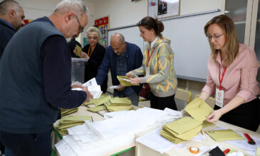 Τουρκία – Εκλογές: Ο δεύτερος γύρος και οι δημοσκοπήσεις που έπεσαν έξω – Προβάδισμα του Ερντογάν
