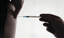 Στα φαρμακεία της Θεσσαλονίκης τα εμβόλια για την εποχική γρίπη