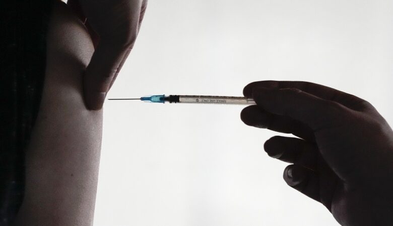 Στα φαρμακεία της Θεσσαλονίκης τα εμβόλια για την εποχική γρίπη