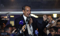 Εκλογές 2023: Στην Κρήτη ο Κυριάκος Μητσοτάκης – Τον υποδέχθηκαν με χειροκροτήματα και μαντινάδες