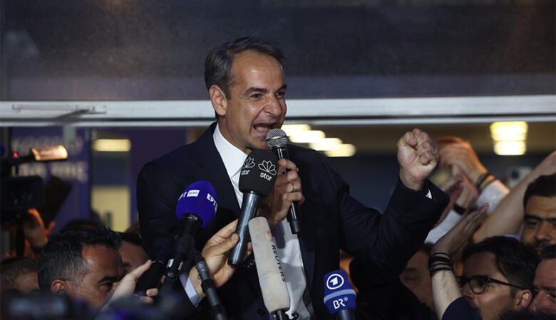 Εκλογές 2023: Στην Κρήτη ο Κυριάκος Μητσοτάκης – Τον υποδέχθηκαν με χειροκροτήματα και μαντινάδες
