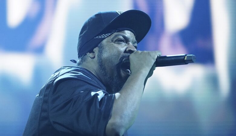 Ο Ice Cube απειλεί να μηνύσει όποιον χρησιμοποιήσει τεχνητή νοημοσύνη για να αναδημιουργήσει τη φωνή του