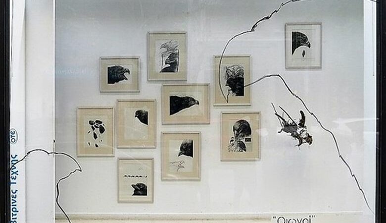 Θεσσαλονίκη: Πτηνά «έχτισαν» φωλιές στις Βιτρίνες Τέχνης του ΟΤΕ