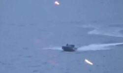 Η Ουκρανία έπληξε με ναυτικά drones δεξαμενόπλοιο του «σκιώδους ρωσικού στόλου»