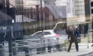 Συναγερμός στο Λονδίνο – Αυτοκίνητο προσέκρουσε στην πύλη της Downing Street