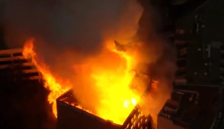 Αυστραλία: Κόλαση φωτιάς σε κτήριο στο Σίδνεϊ – Πάνω από 100 πυροσβέστες στην προσπάθεια κατάσβεσης