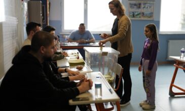 Τα ευτράπελα των εκλογών στην Τουρκία: Πήγαν να ψηφίσουν σε φορείο και με τη συνοδεία αρνιού