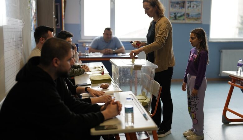 Τα ευτράπελα των εκλογών στην Τουρκία: Πήγαν να ψηφίσουν σε φορείο και με τη συνοδεία αρνιού