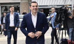 Τσίπρας: «Κινητοποιούμε κάθε ανθρώπινο πόρο για ανατροπή των συσχετισμών της 21ης Μαΐου»