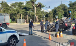 Ανατροπή αυτοκινήτου στη λεωφόρο Μαραθώνος στην Άνοιξη –  Η Πυροσβεστική απεγκλώβισε τον οδηγό
