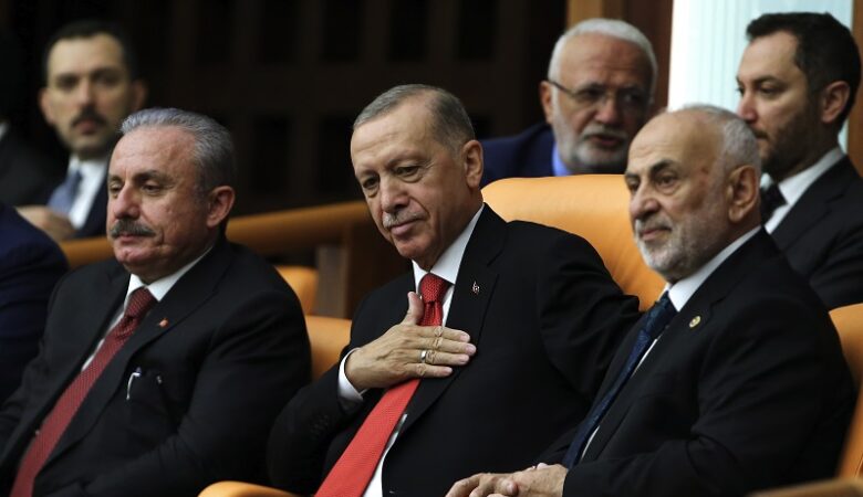 Τουρκία: Ορκίζεται αύριο ξανά πρόεδρος ο Ερντογάν – Εκτός κυβέρνησης Τσαβούσογλου και Ακάρ