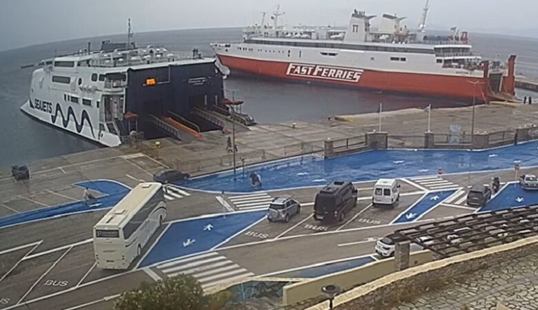 Επιβατηγά πλοία συγκρούστηκαν στο λιμάνι της Τήνου
