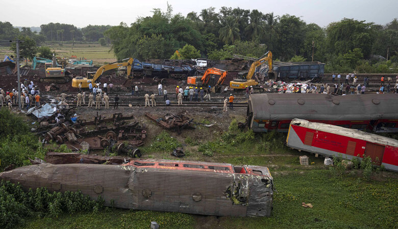 Συγκλονίζουν οι μαρτυρίες επιζώντων της σιδηροδρομικής τραγωδίας στην Ινδία – «Παρότι  επέζησα, δεν έχω πια λόγο να ζω»