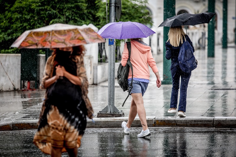 Αλλάζει το σκηνικό του καιρού σήμερα – Πέφτει η θερμοκρασία και έρχονται καταιγίδες