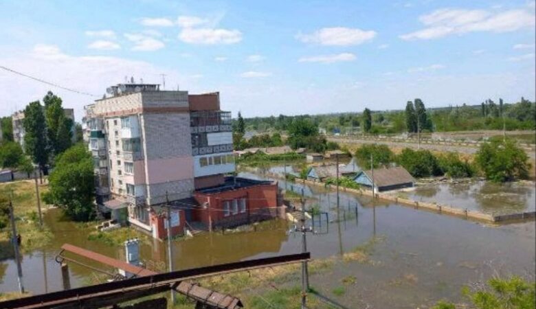 Ουκρανία: Απομακρύνονται πάνω από 17.000 άμαχοι από περιοχές γύρω από το φράγμα Καχόβκα – Δείτε βίντεο