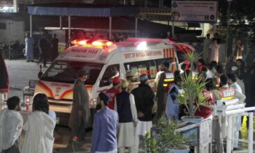 Πακιστάν: Τουλάχιστον 11 νεκροί από πυρκαγιά σε εμπορικό κέντρο στο Καράτσι