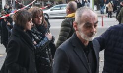 Δίκη για την δολοφονία του Άλκη Καμπανού: Η αντίδραση των γονέων του 19χρονου στην εισαγγελική πρόταση
