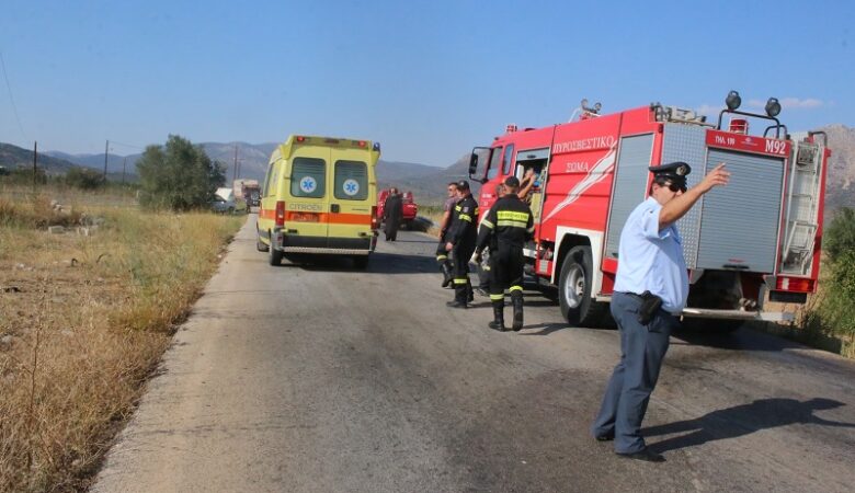 Σοκ στον Μαραθώνα: Φορτηγό έπεσε σε γκρεμό και τραυματίστηκαν οι επιβάτες του