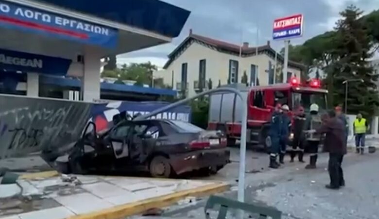 Σοβαρό τροχαίο στην Κηφισιά: «Ένα από τα δύο οχήματα βγήκε στο αντίθετο ρεύμα»