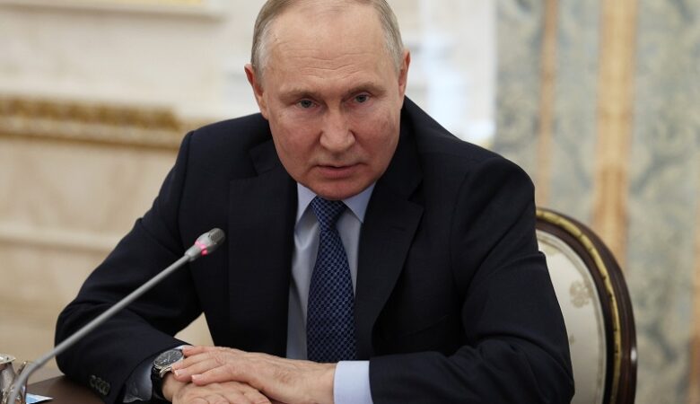 Ρωσία: O Πούτιν παραδέχεται ελλείψεις σε μη επανδρωμένα αεροσκάφη και πυρομαχικά υψηλής ακρίβειας