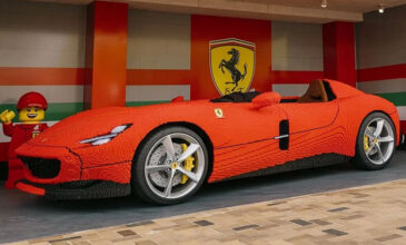 Μια Ferrari σε φυσικό μέγεθος κατασκευασμένη με πάνω από 380.000 κύβους Lego