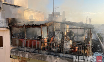Συναγερμός στην Πυροσβεστική για φωτιά σε δώμα πολυκατοικίας στο κέντρο της Αθήνας