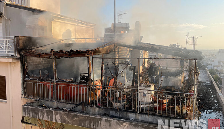 Συναγερμός στην Πυροσβεστική για φωτιά σε δώμα πολυκατοικίας στο κέντρο της Αθήνας