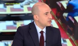 Κωνσταντίνος Μπογδάνος: Δεν αναγνωρίζουμε το εθνικό πένθος, έγινε εκτός της ελληνικής επικράτειας με πολίτες τρίτων χωρών