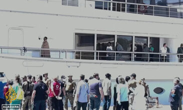Ναυάγιο στην Πύλο: Άγνωστο πόσοι άνθρωποι ήταν στοιβαγμένοι στο «πλοίο του θανάτου» – Μεταφέρθηκαν στην Αθήνα οι 78 σοροί